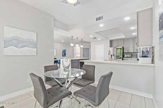 Building Photo - 1413 W Coral Reef Dr