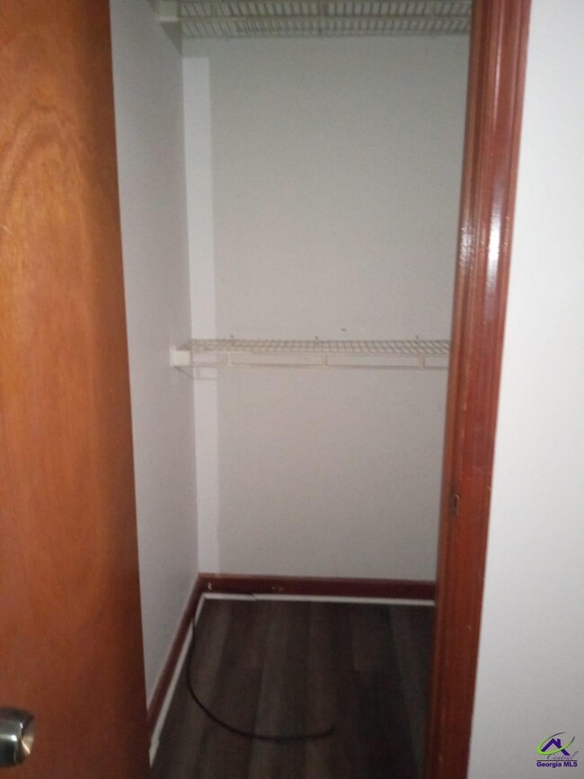 Building Photo - 556 Rogers Dr