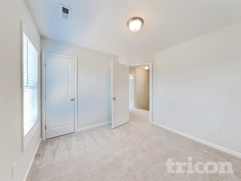 Building Photo - 176 Olde Pl