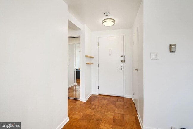 Building Photo - 10201 Grosvenor Pl