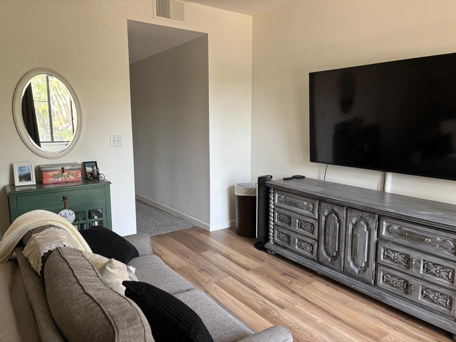 Building Photo - 310 Tahiti Way