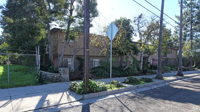Building Photo - 606 N Avenue 66