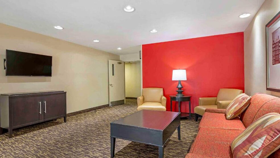 Building Photo - 9750 Lake Shore Dr E