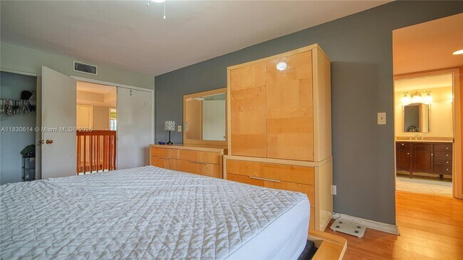 Building Photo - 11101 SW 15th Manor
