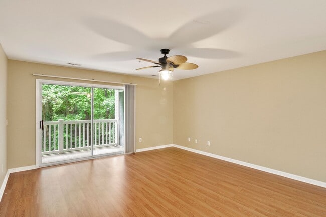 Building Photo - Spacious 3 Bedroom Condo- Close to NCSU and Downtown Raleigh! Available Now!