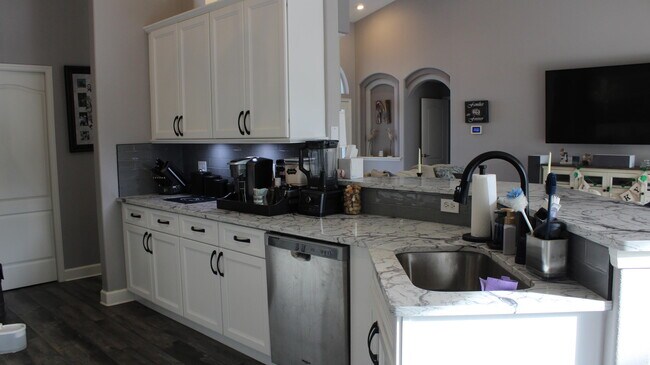 Building Photo - 132 Cambridge Ct