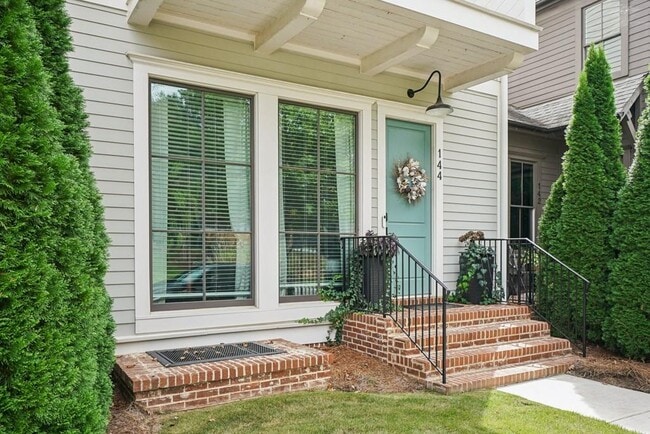 Building Photo - 144 1st Ave NW