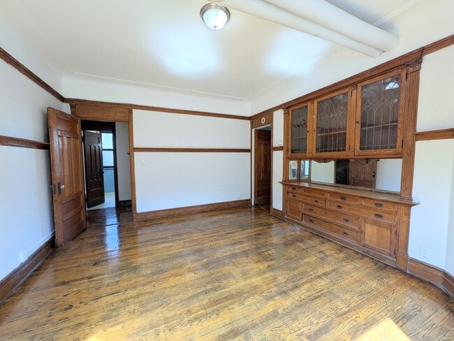 Building Photo - 4943 N Winthrop Ave