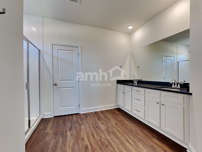 Building Photo - 113 Pecan Dr