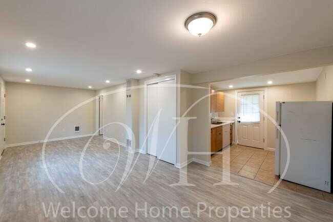 Building Photo - 1 bedroom with Peaceful Back Yard on Quiet...
