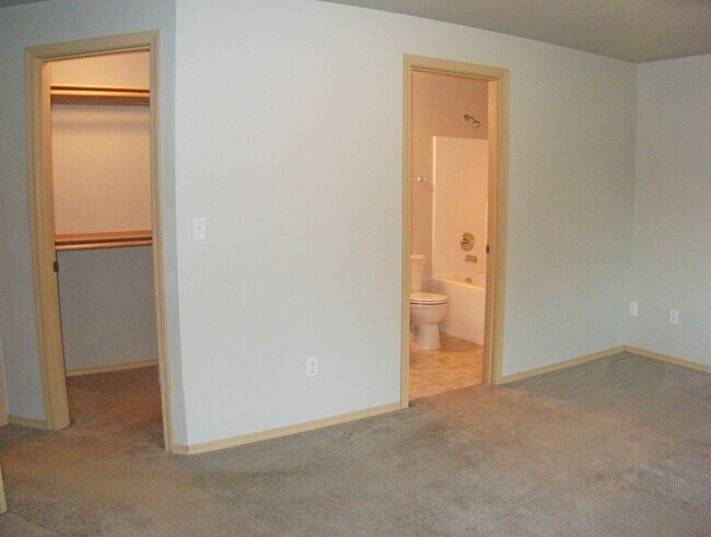 Building Photo - 035