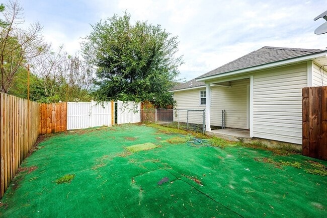 Building Photo - 4123 Sedgwyck Ln