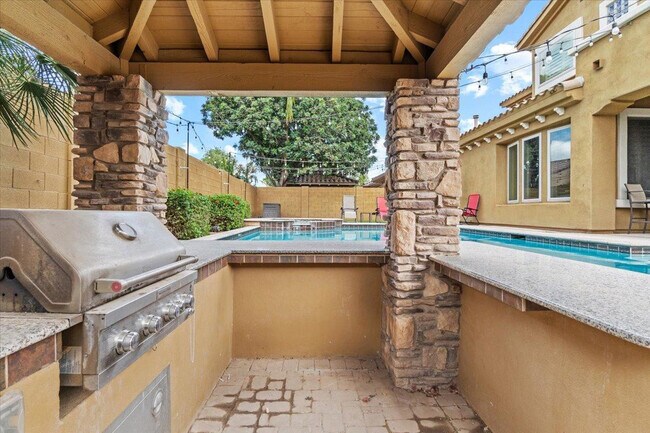 Building Photo - 4053 E Thunderheart Ct