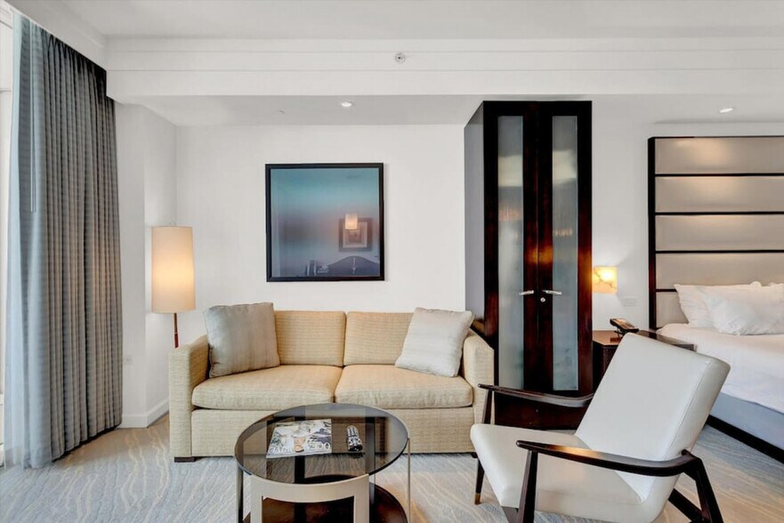 Building Photo - 4391 Collins Ave