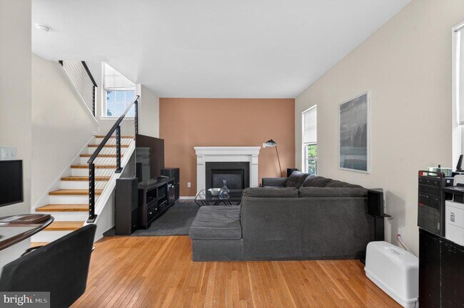 Building Photo - 33 Lindley Dr