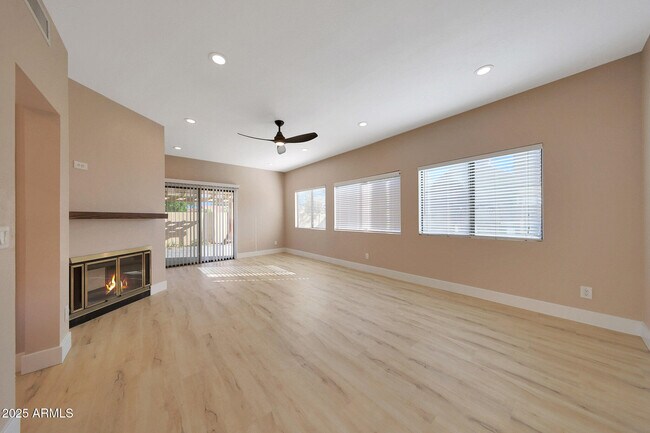 Building Photo - 4653 W Dublin St