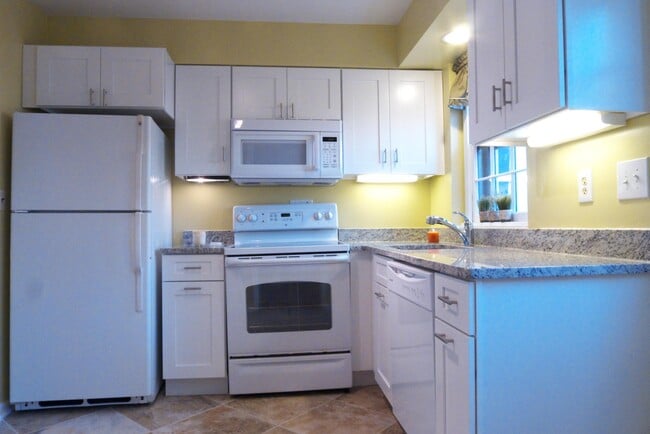 Building Photo - 2925 Espana Ct