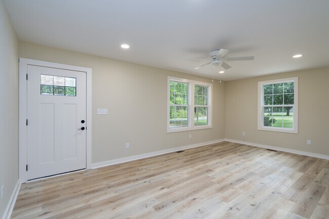 Building Photo - 185 Garden Ln