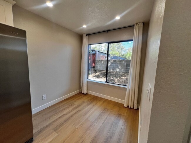 Building Photo - Novato Gem: Beautifully Updated 2-Bedroom Townhome