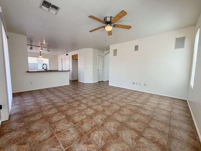 Building Photo - 4802 W Fawn Dr