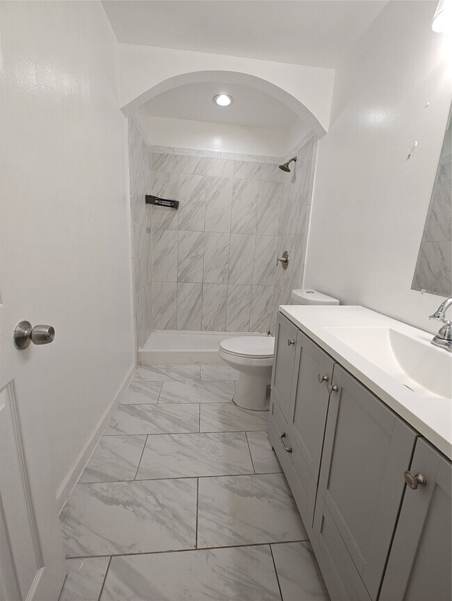 Building Photo - 2252 Shadowdale Dr