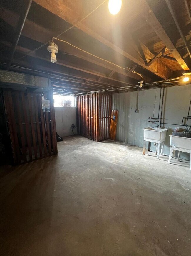 Building Photo - 4039 Balwynne Park Rd