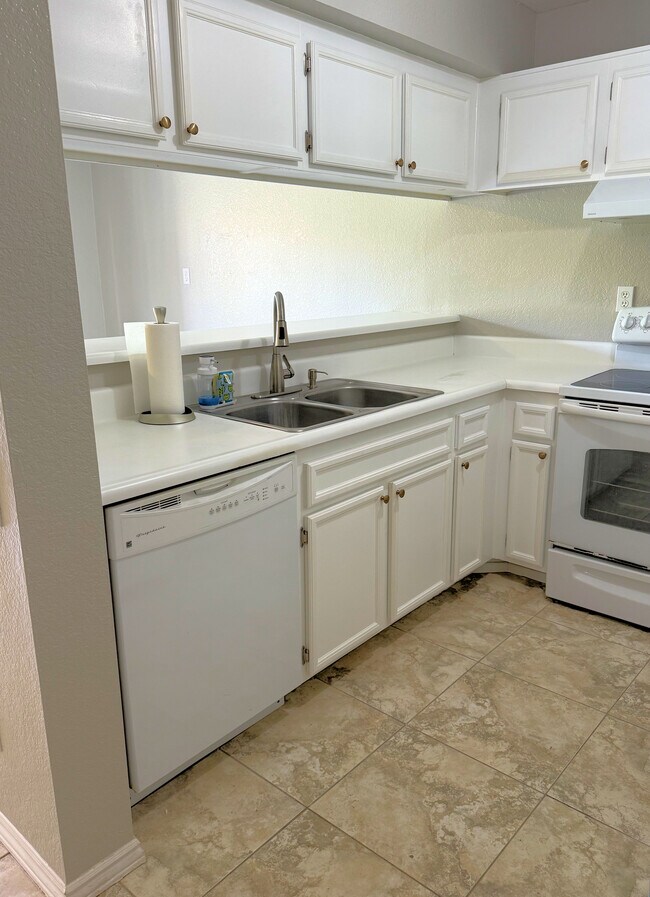 Building Photo - 291 E Mel Ave