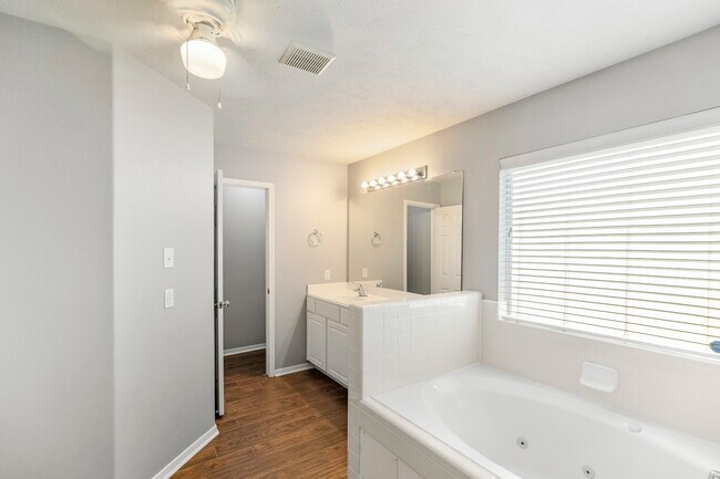 Building Photo - 3403 Cypress Village Dr