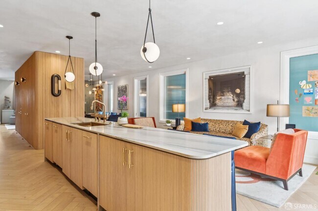 Building Photo - 7 Seymour St