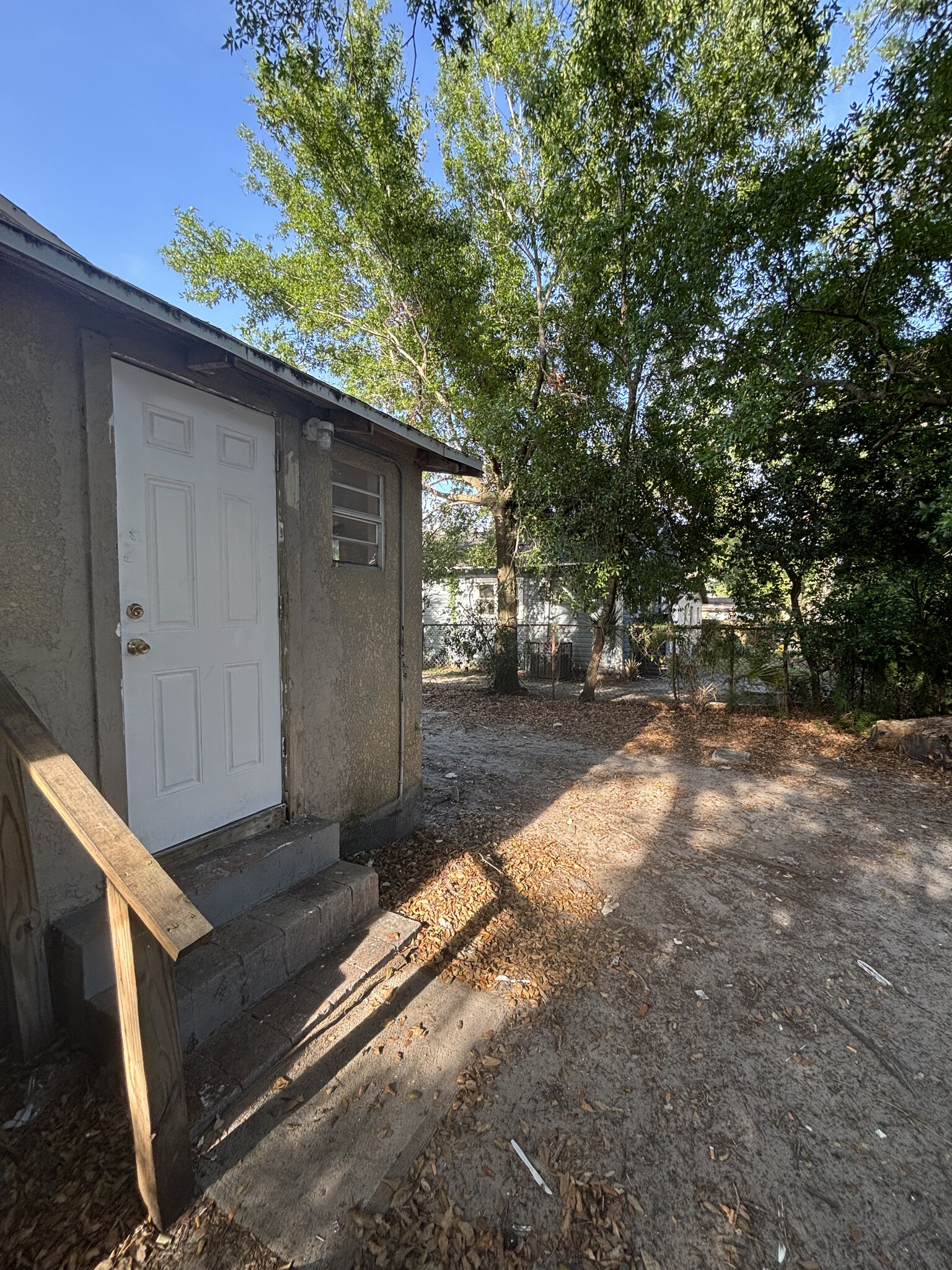 Building Photo - 2217 E 19th Ave