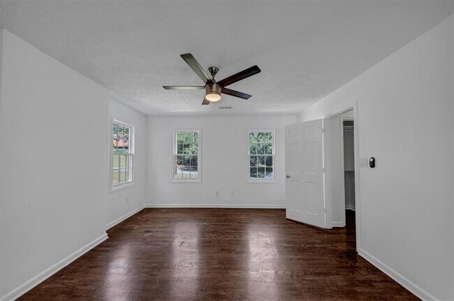 Building Photo - 172 Oak Forest Dr