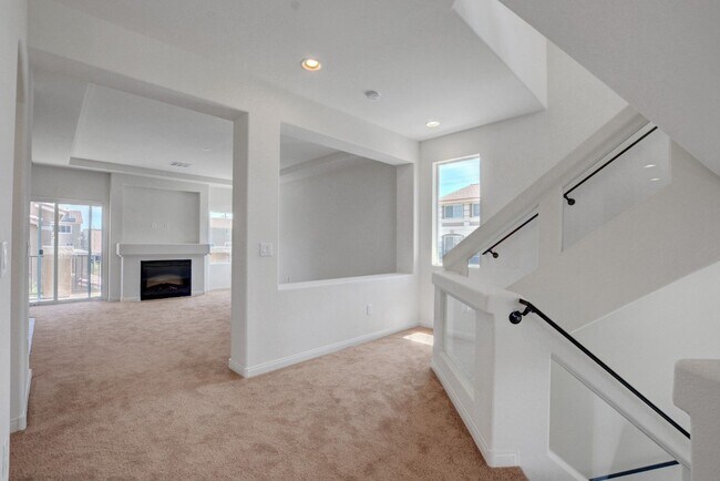 Building Photo - HUGE 3 Story, 5 Bedroom Home in the Southwest!