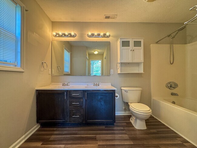 Building Photo - Charming 3 Bed 2 Bath Plus Bonus Room in Raeford