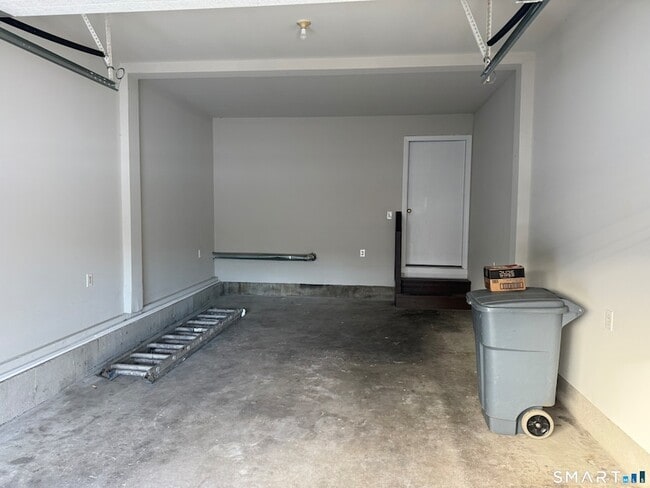 Building Photo - 40 Marlin Dr