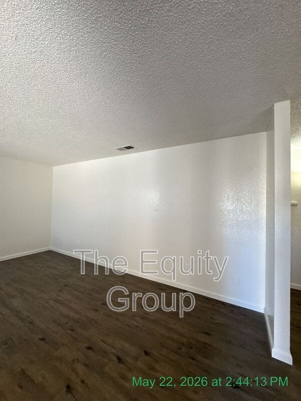 Building Photo - 148 S Peppertree St