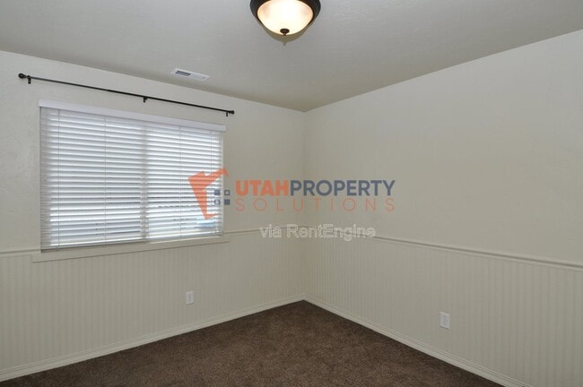 Building Photo - 887 Cedar Pine Ct