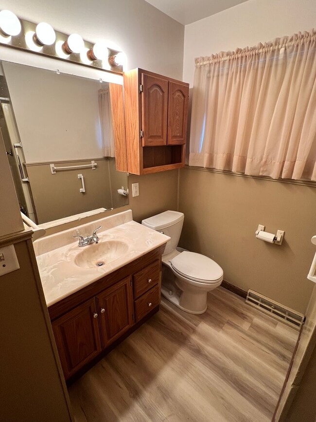 Building Photo - 140 E Niagara St