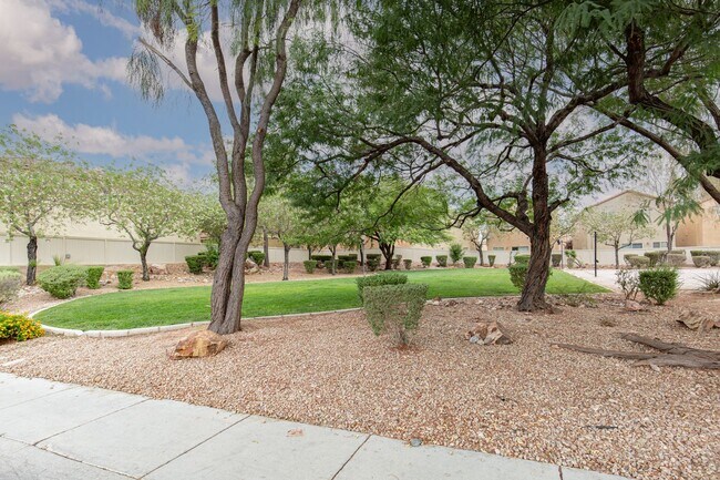 Building Photo - Very clean SW home near Sunset/215 for only $1875