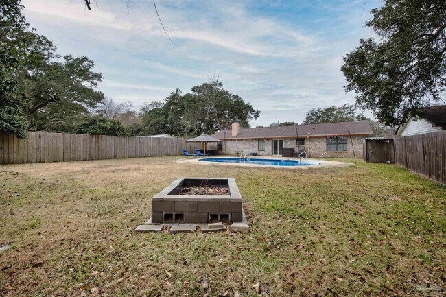 Building Photo - 5850 Princeton Dr