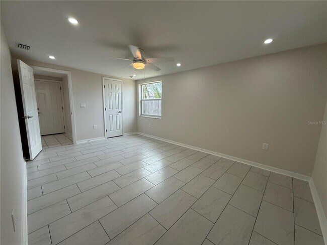 Building Photo - 5241 Sparrow Dr