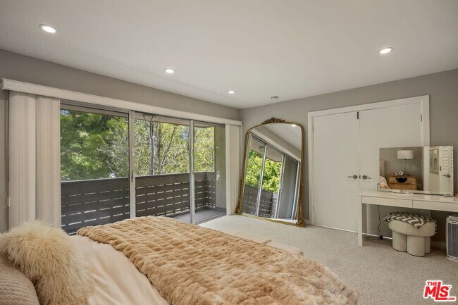 Building Photo - 1338 Harvard St