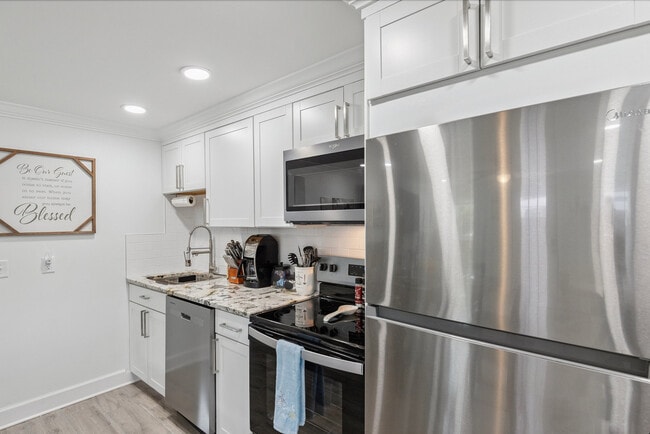 Building Photo - 405 Massalina Dr