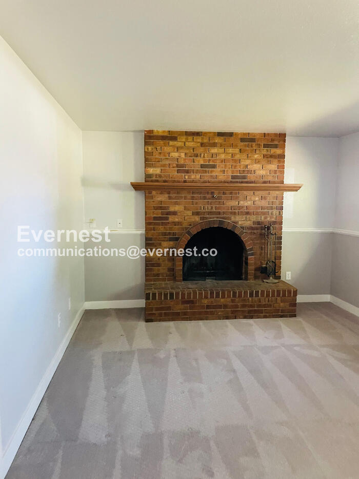 Building Photo - 1701 Ridgewood Rd