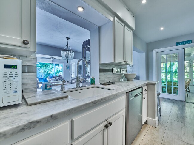 Building Photo - 301 NW 3rd Ct