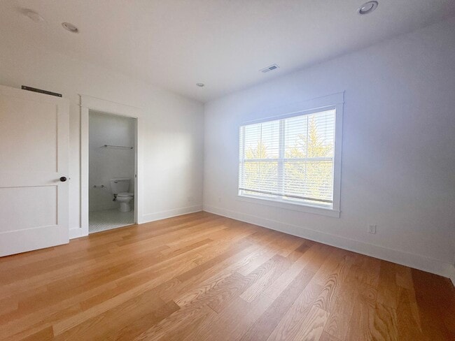 Building Photo - 4-Bedroom Home with Pool Access and Stainless Steel Appliances Near Downtown Cookeville