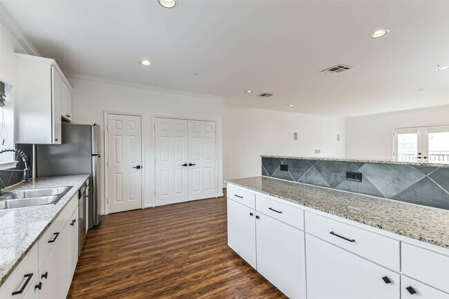 Building Photo - 17 Waugh Dr