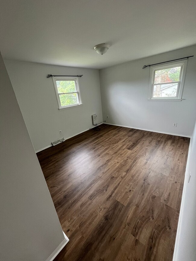 Building Photo - 219 Axtell Ave