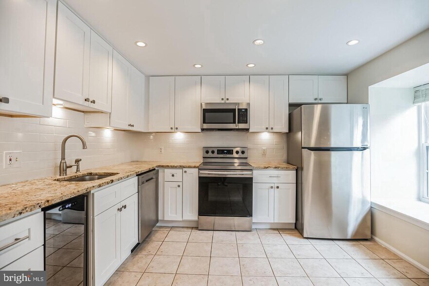 Building Photo - 127 Kings Croft