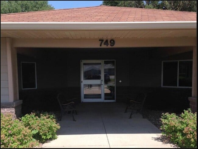 Primary Photo - 749 Streeter Dr
