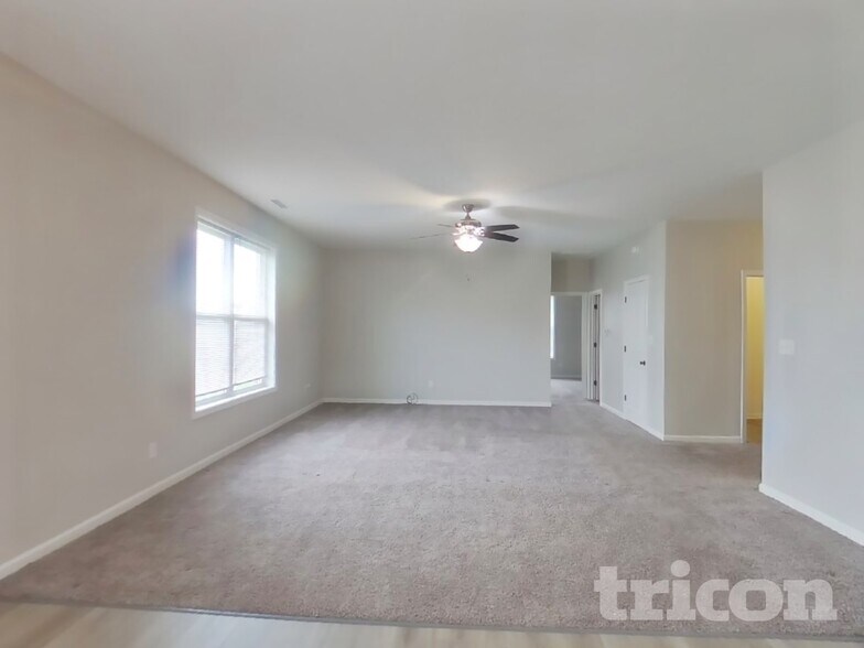 Building Photo - 305 Gale Ct